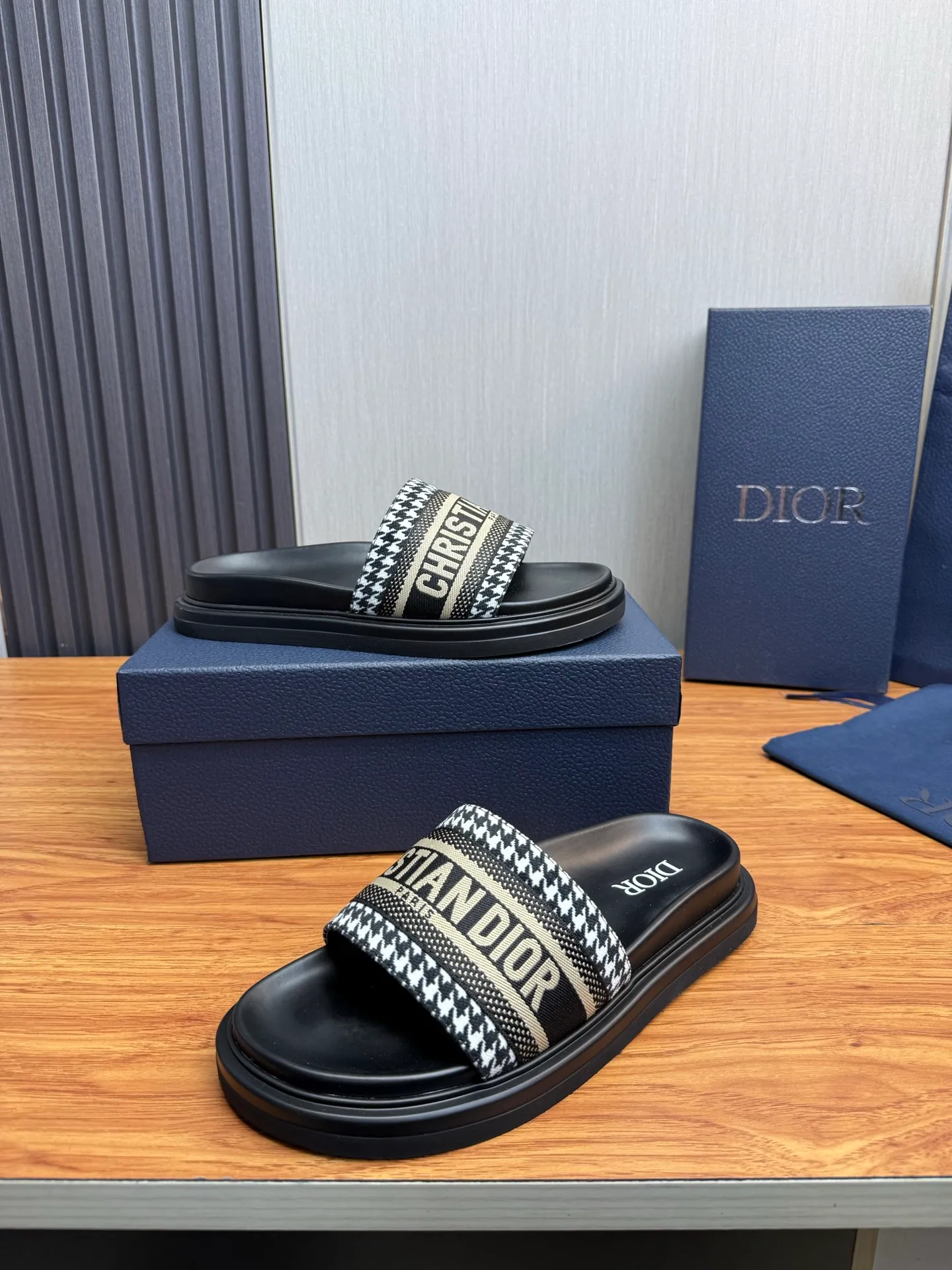 Men's shoes 260💰 Dior. Men's slippers🩴Official website 1:1 production 38-45 size 45 46 🉑️Customized original material shipped✅